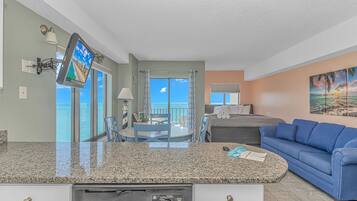 Basic Studio | Ruang tamu | 30 inci televisyen dengan satelit