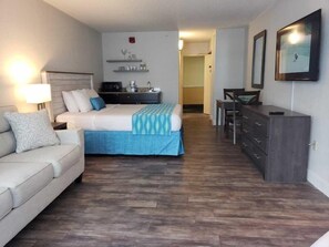 Studio | Individually decorated, individually furnished, free WiFi, bed sheets