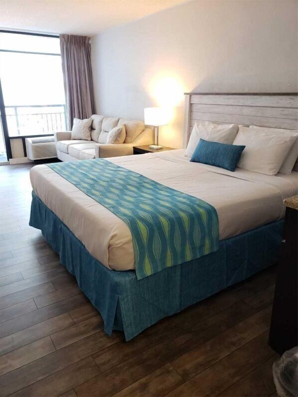 Studio | Individually decorated, individually furnished, free WiFi, bed sheets