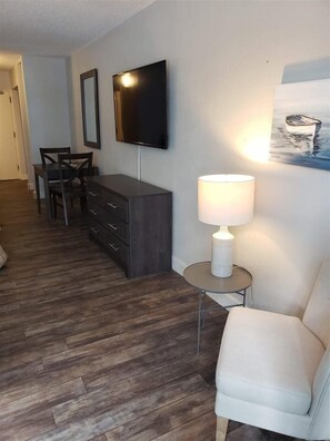 Studio | Living room | 40-inch flat-screen TV with cable channels, TV