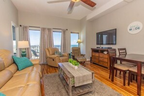 Apartment, 2 Bedrooms, Ocean View | Living room