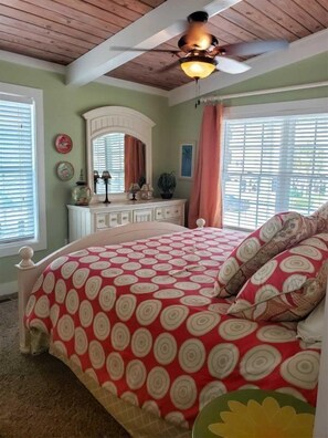 4 bedrooms, free WiFi, bed sheets