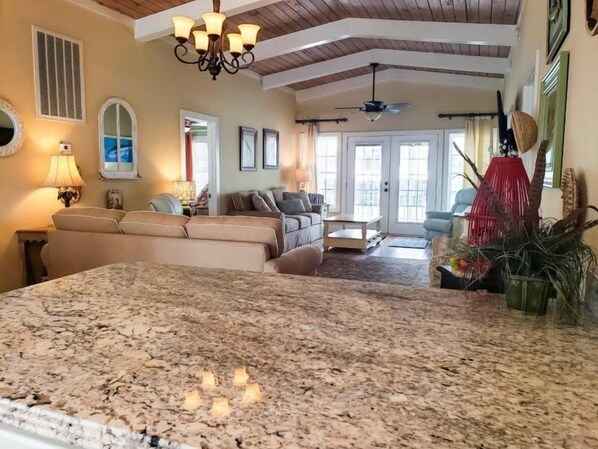 4 bedrooms, free WiFi, bed sheets