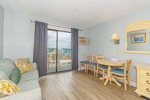 Living area - Sea Mist 51105 (Myrtle Beach)