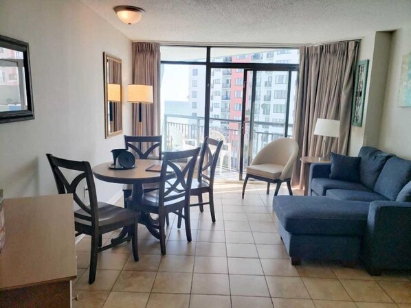 Basic Condo | Living room