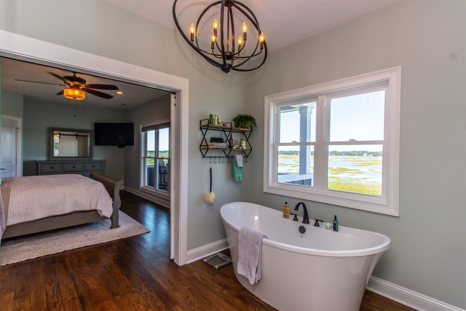 House | Bathroom | Towels, soap, shampoo, toilet paper