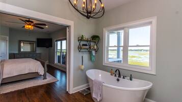 House | Bathroom | Towels, soap, shampoo, toilet paper