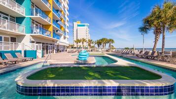 Kolam renang indoor dan kolam renang outdoor