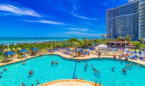 Innendørsbasseng og utendørsbasseng