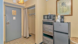 Studio, 1 queensize bed, uitzicht op oceaan | Privékitchenette | Een koffiezetapparaat/waterkoker