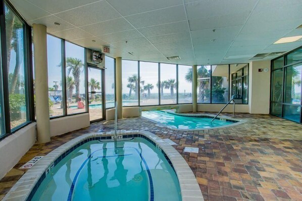 Ferienhaus | Pool | Innenpool, Außenpool