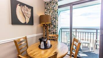 Coffee/tea maker, cookware/dishes/utensils