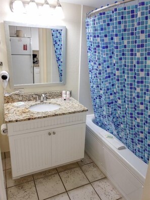 Hair dryer, towels, shampoo - Bay Watch 1438 (North Myrtle Beach)