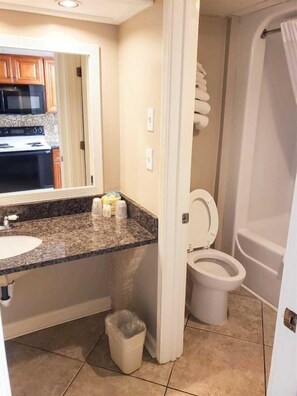 Combined shower/bathtub, hair dryer, towels, soap - Landmark 433 (Myrtle Beach)