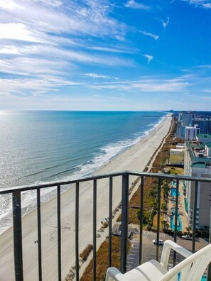 Basic Studio, 1 Queen Bed, Ocean View | Balcony