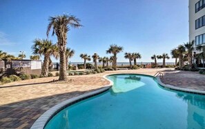 Casa | Alberca | Alberca techada y alberca al aire libre