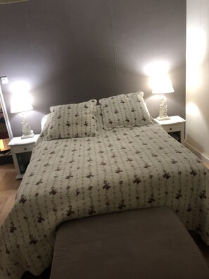 5 chambres, fer et planche à repasser, Wi-Fi, draps fournis