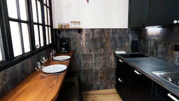 Apartment, Ensuite | Shared kitchen | Fridge, microwave, oven, stovetop