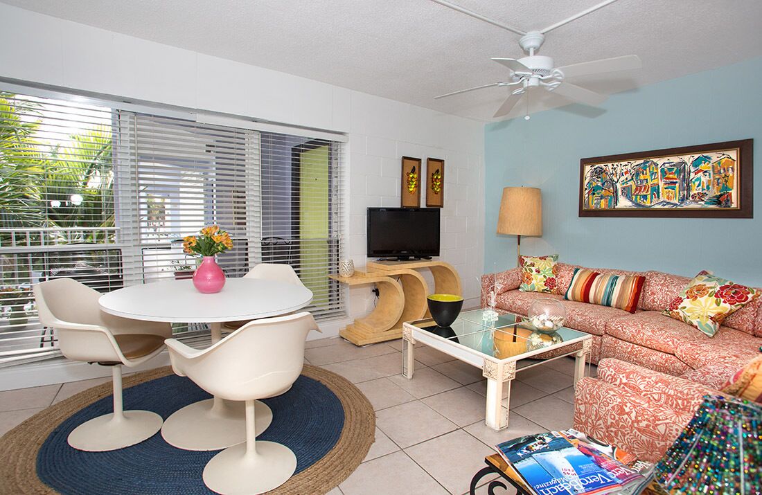 standard suite, 1 queen bed, pool view | living area | 32-inch lcd tv with cable channels, tv