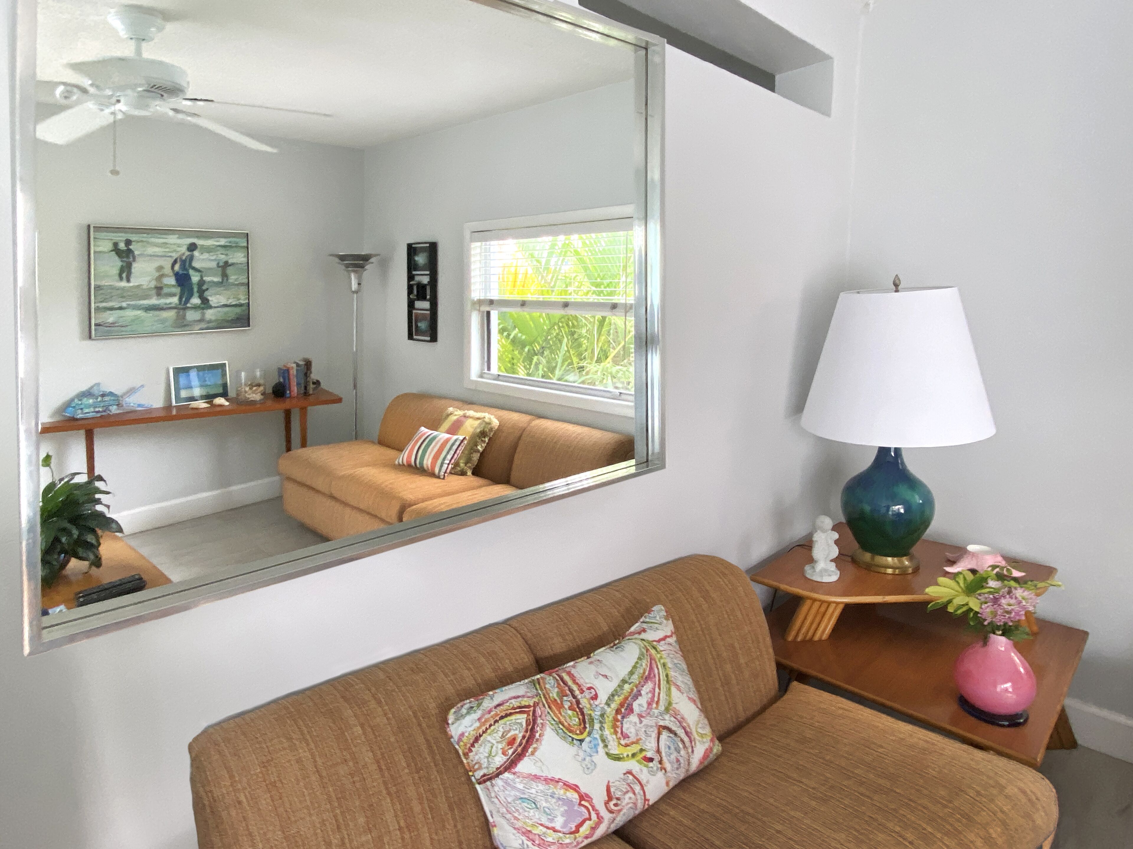 microwave, stovetop, coffee/tea maker, cookware/dishes/utensils