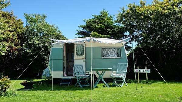 1 Bed Caravan Sleeps 2 - Parking, Garden, Pets - Cornwall