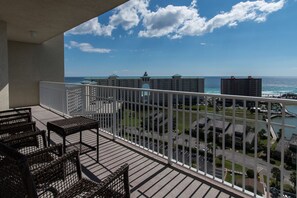 Condo, 3 chambres | Balcon