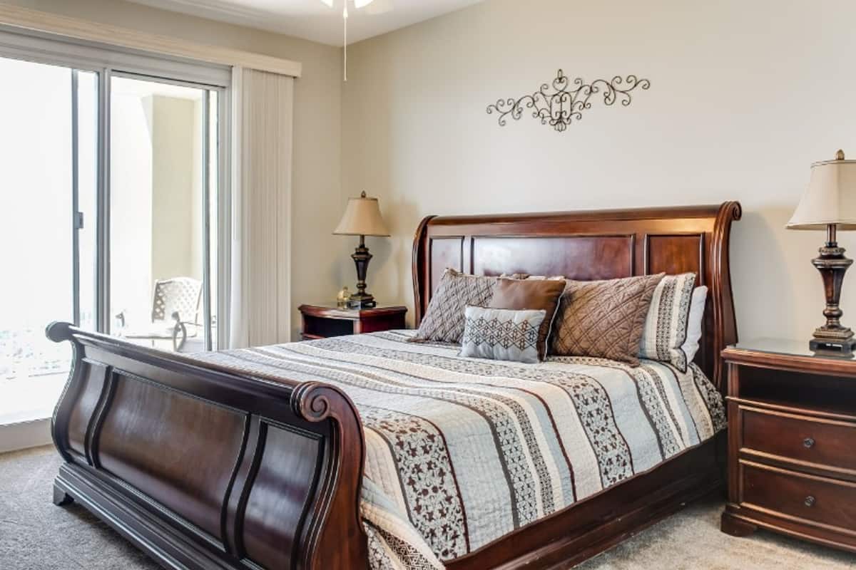 Condo, 2 Bedrooms