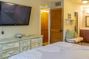 Condo, 2 Bedrooms | Bathroom | Towels