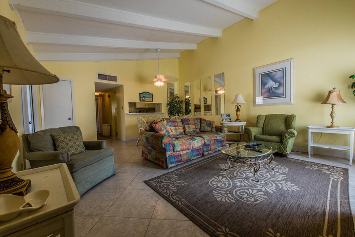 Apartamento, 2 habitaciones | Zona de estar | Televisión de 30 pulgadas con canales digitales