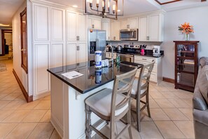 Condo, 3 Bedrooms | Private kitchen