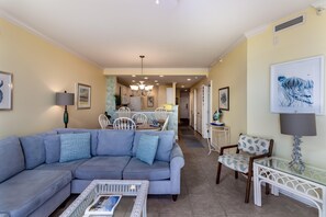 Appart'hôtel, 2 chambres | Salle de séjour