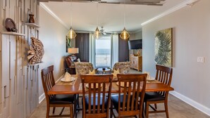 Condo, 3 chambres | Cuisine privée | Cafetière-théière, réfrigérateur, four à micro-ondes, surface de cuisson
