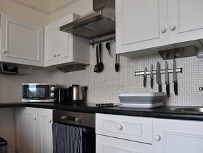 High chair, freezer - Flat 2 BeachView - UKC4220 (Lowestoft)