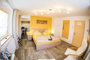 1 chambre, fer et planche à repasser, Wi-Fi, literie fournie