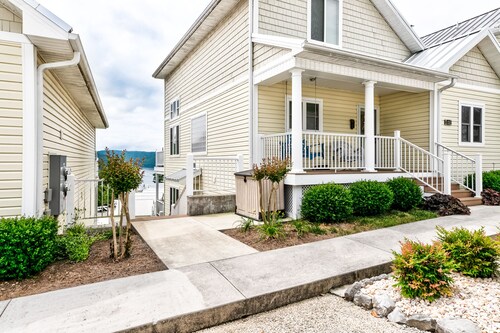 Beautiful Norris Lake Condo in Deerfield Resort With Views That Can't Be Beat!