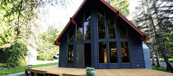 Acogedora cabaña, vistas al río, capacidad para 2-6