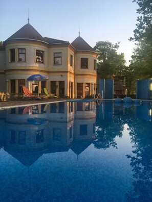 Indoor pool, seasonal outdoor pool, sun loungers