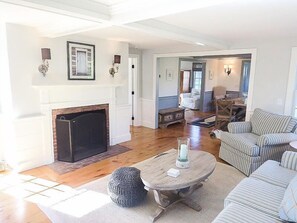 Cottage, Multiple Beds, Patio, Garden View | Living room