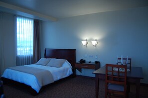 Caja de seguridad en la habitación y escritorio