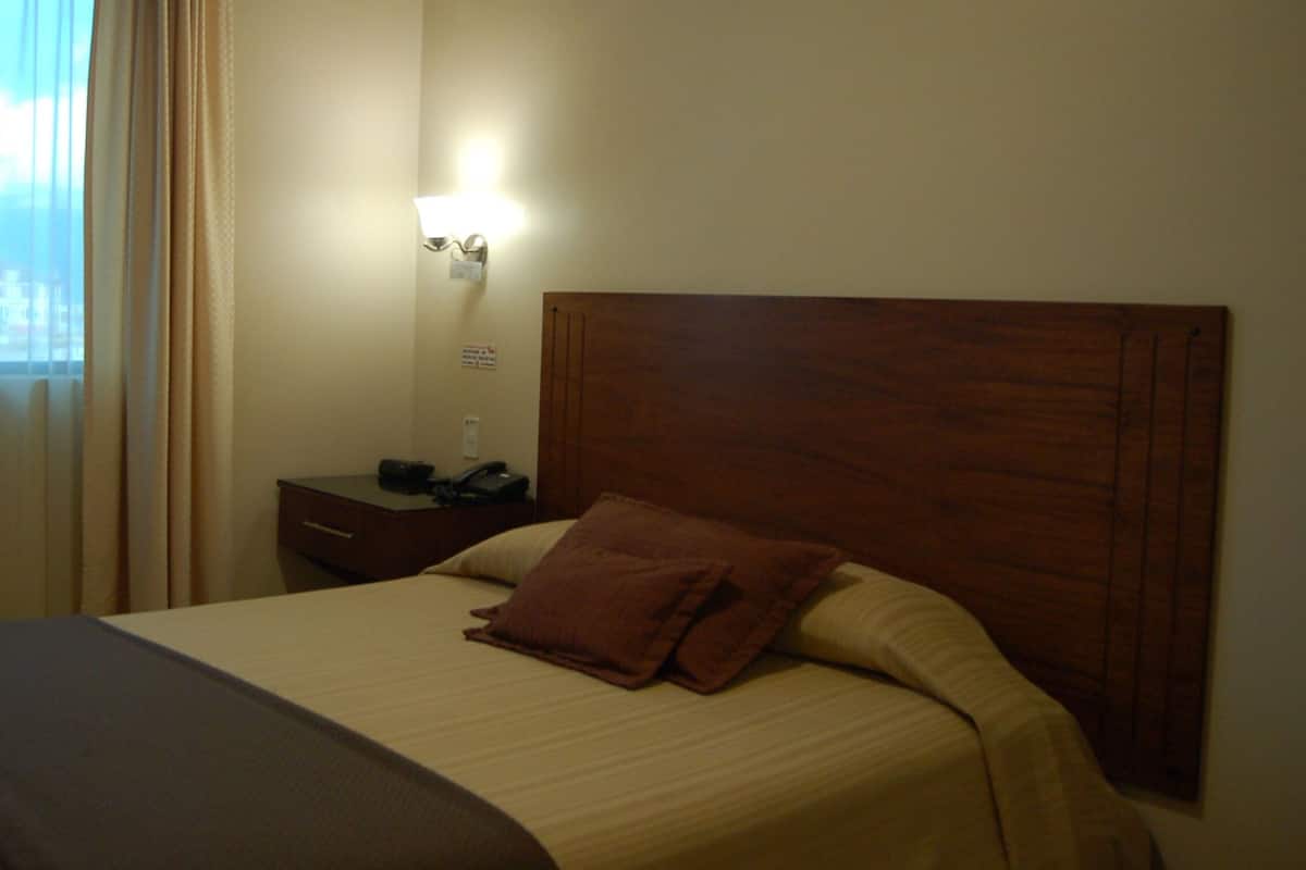 Standard Single Room | Bathroom | Combined shower/tub, hair dryer, towels, soap