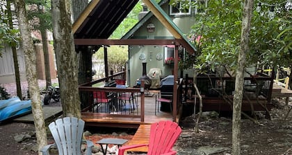 Black Bear Cozy Chalet, Lakeview, kayaks available for use