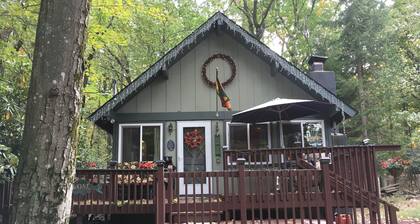 Black Bear Cozy Chalet, Lakeview, kayaks available for use