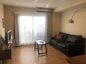 Family Apartment | Living room | TV - Departamento 1 Hab. con Piscina en Salta (Salta)