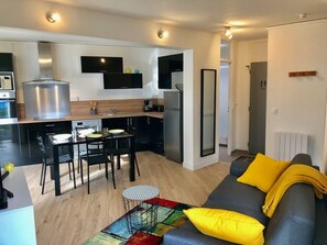 TV, video games - Cosy cottage with terrace and private parking (Guidel)