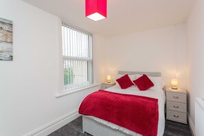 Family Apartment, Private Bathroom (Strawberry Suite)