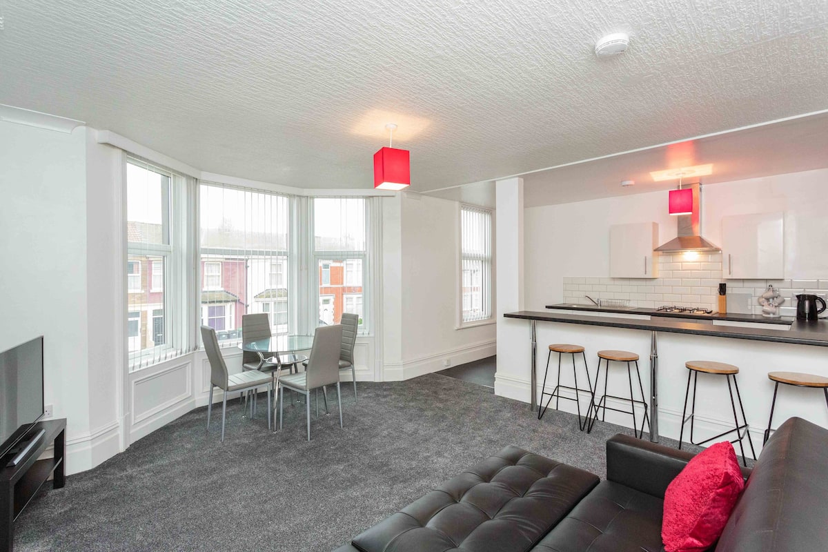 Family Apartment, Private Bathroom (Strawberry Suite) | Lounge