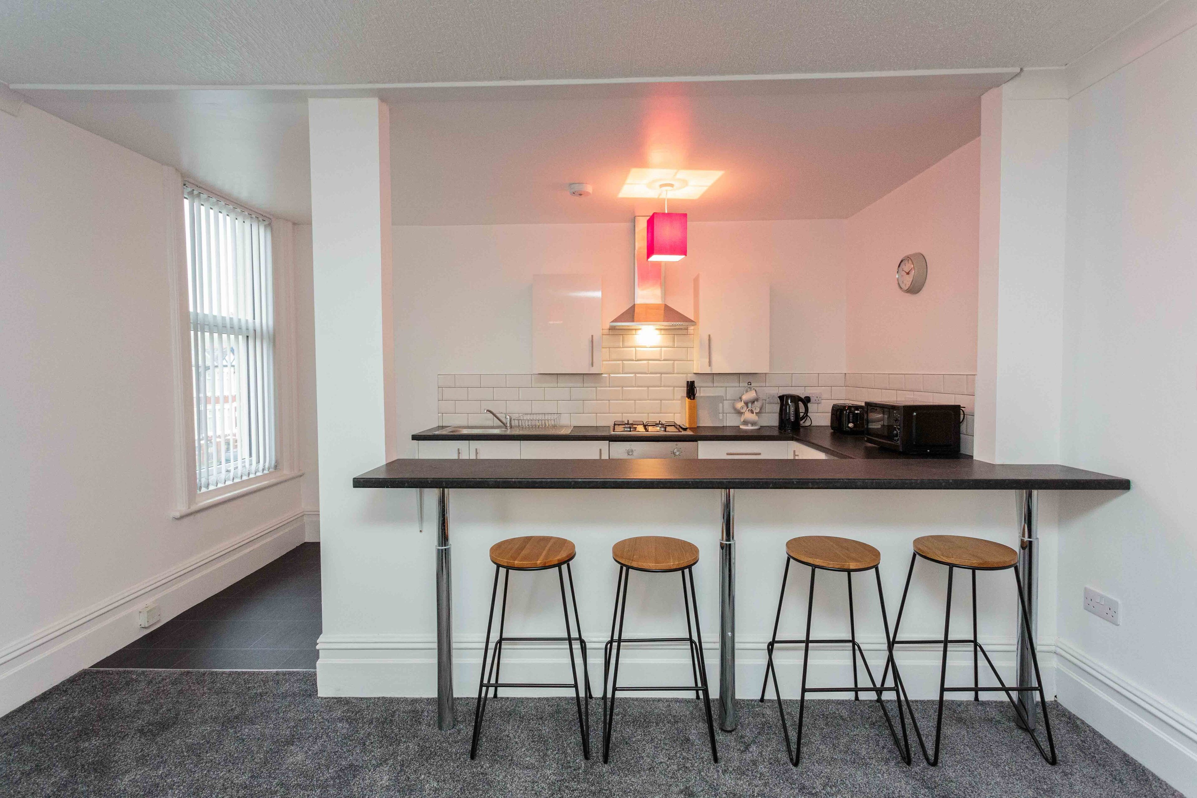 Family Apartment, Private Bathroom (Strawberry Suite) | Private kitchen