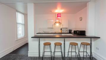 Apartamento familiar, baño privado (Strawberry Suite) | Cocina privada