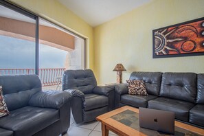 TV, DVD player, books, stereo