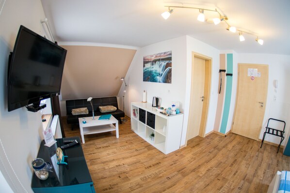 Télévision, lecteur de DVD, vidéothèque